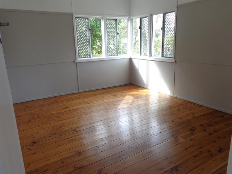 4 Hyde Road, Yeronga QLD 4104