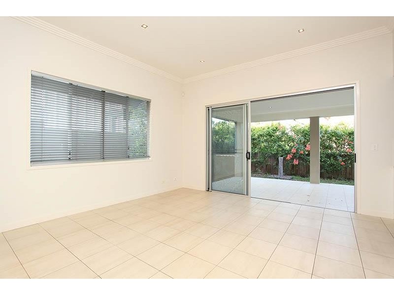 1 Lochaber Street, Dutton Park QLD 4102