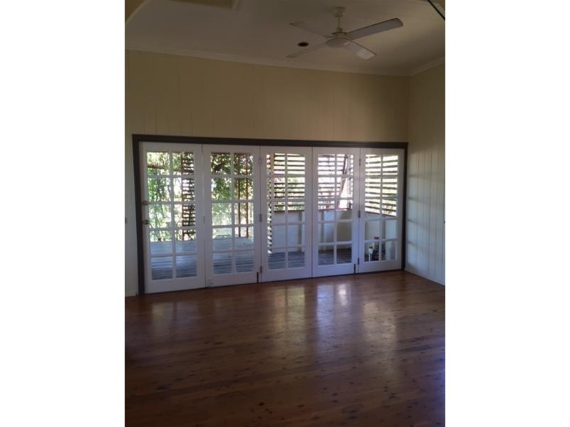 57 Mossgrove Street, Woolloongabba QLD 4102