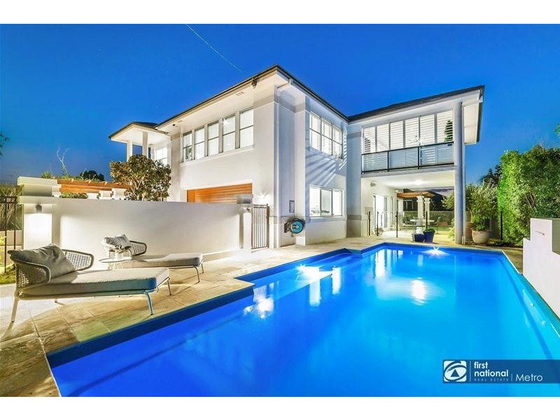 9 Palm Avenue, Fairfield QLD 4103