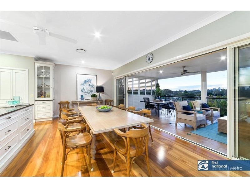 9 Palm Avenue, Fairfield QLD 4103