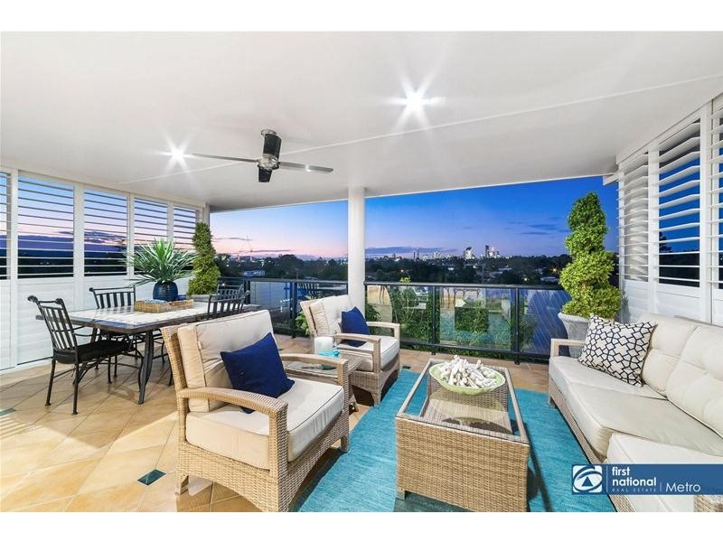 9 Palm Avenue, Fairfield QLD 4103