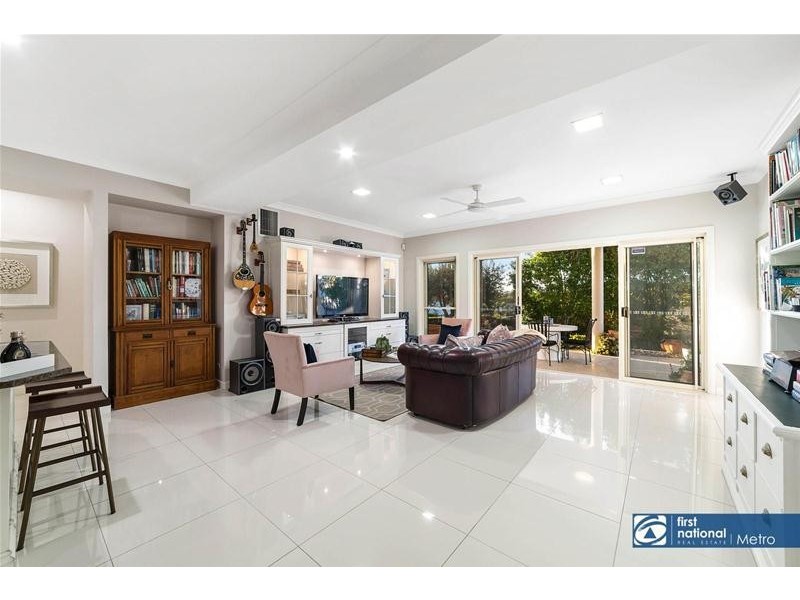 9 Palm Avenue, Fairfield QLD 4103