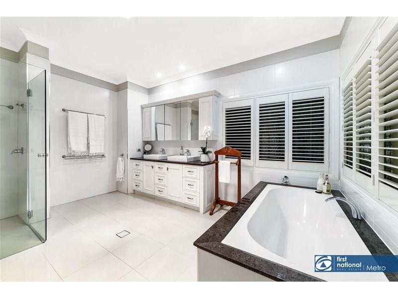 9 Palm Avenue, Fairfield QLD 4103