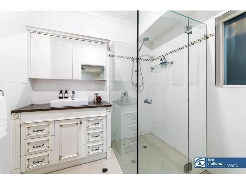 9 Palm Avenue, Fairfield QLD 4103