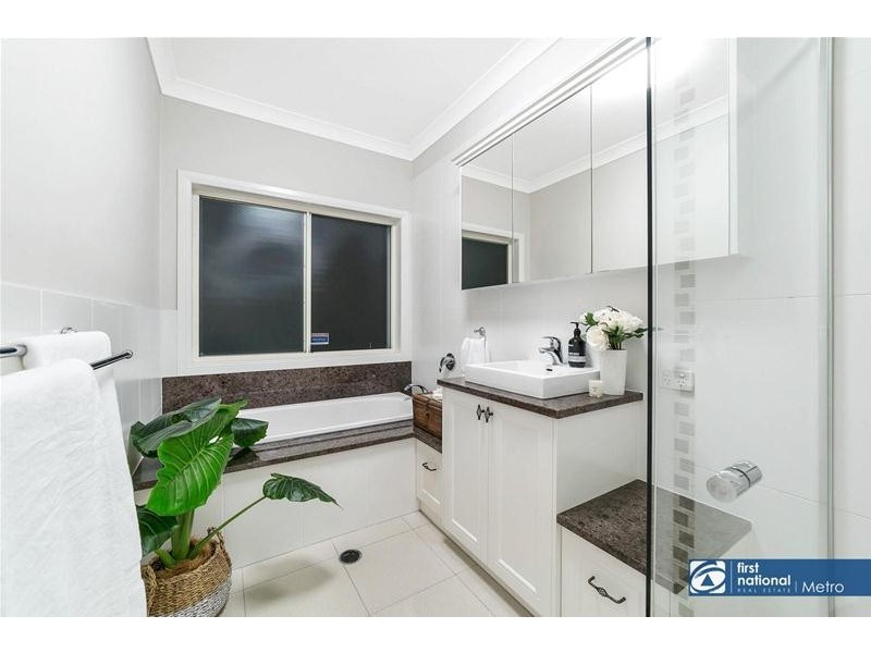 9 Palm Avenue, Fairfield QLD 4103