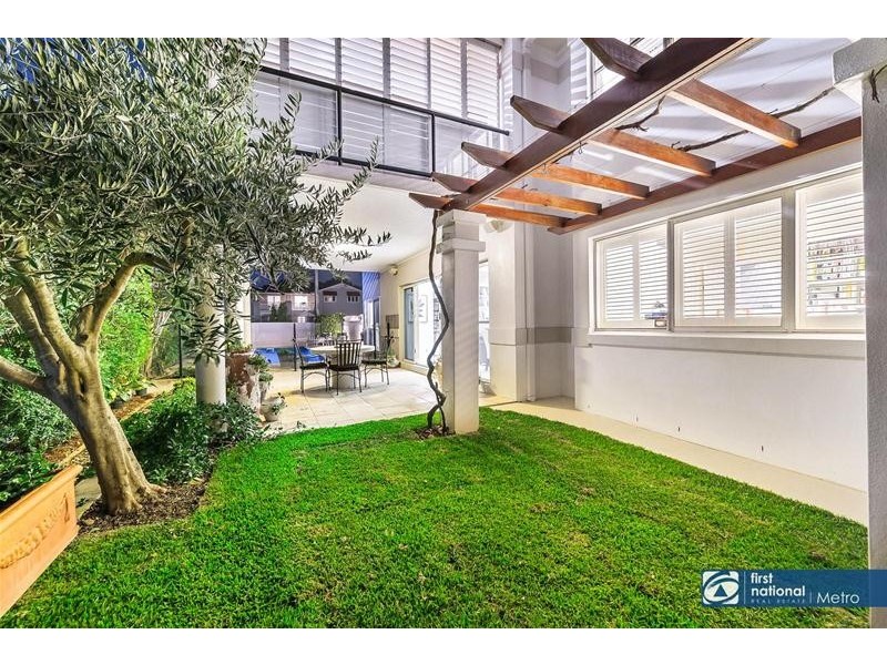 9 Palm Avenue, Fairfield QLD 4103