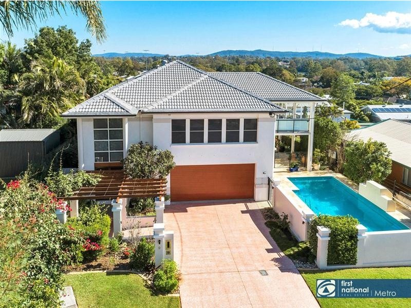 9 Palm Avenue, Fairfield QLD 4103