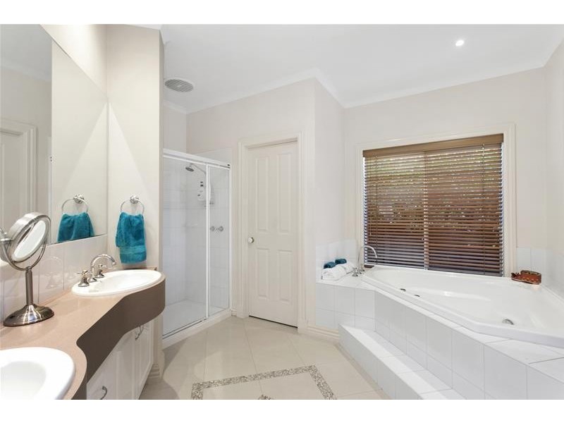 16 Waugh Court, Leopold VIC 3224