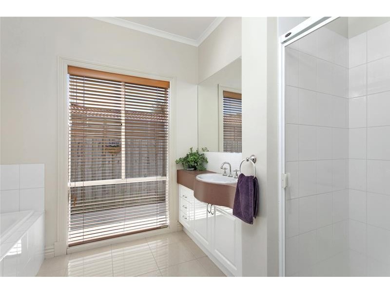 16 Waugh Court, Leopold VIC 3224