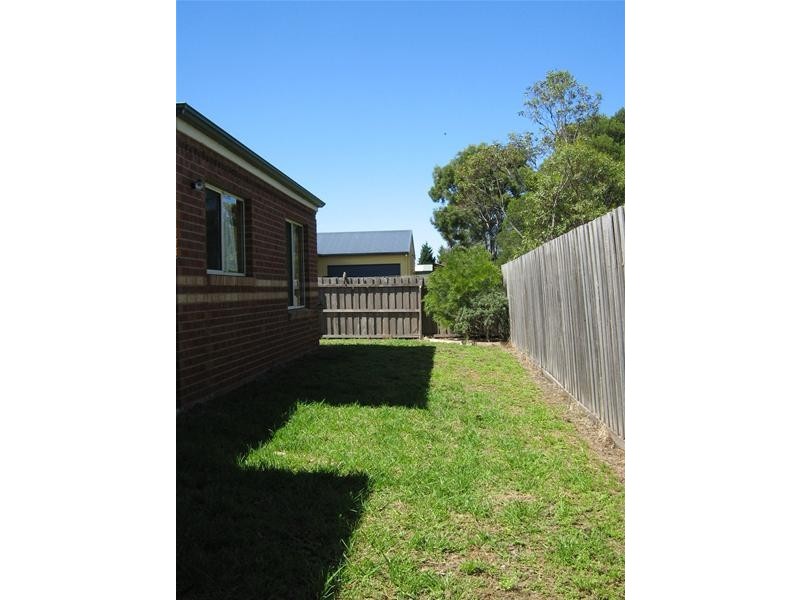 2/60 Burlington Crescent, Leopold VIC 3224