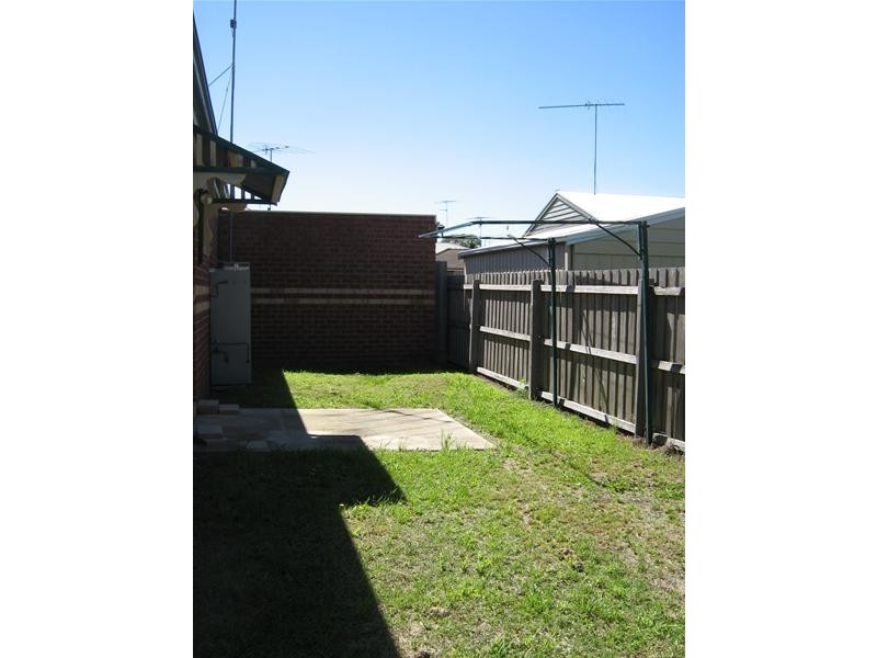 2/60 Burlington Crescent, Leopold VIC 3224