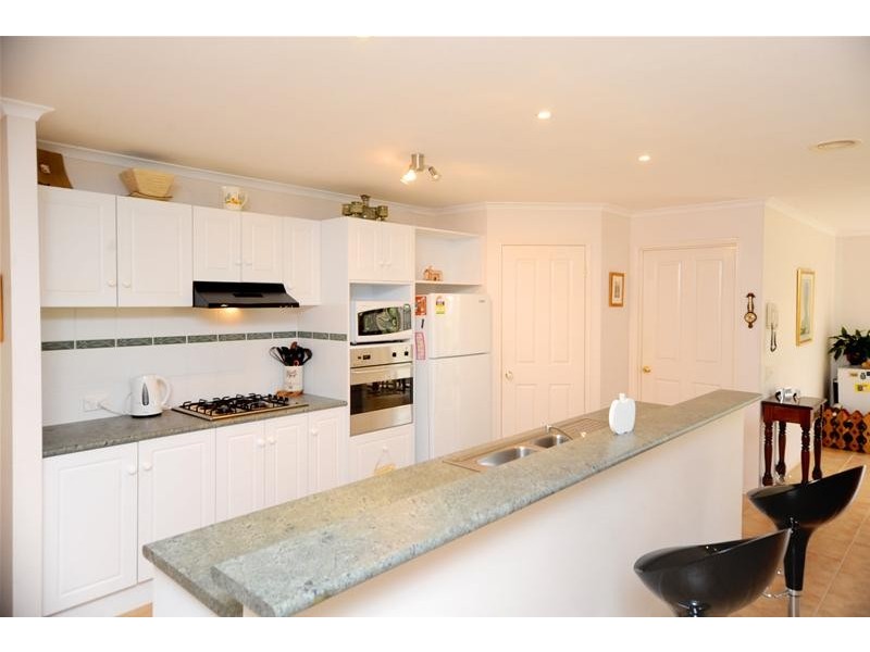 8 Tara Court, Leopold VIC 3224