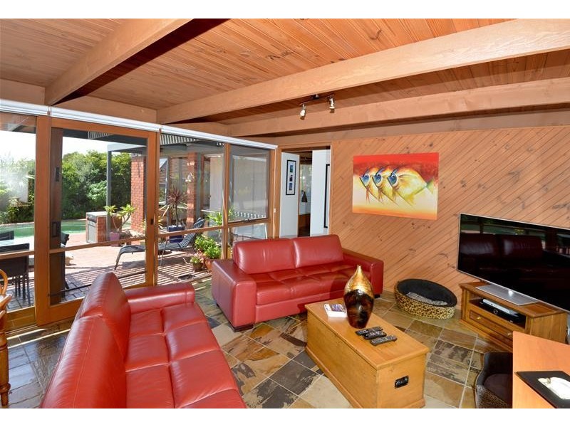 42 Darrambal Crescent, Leopold VIC 3224