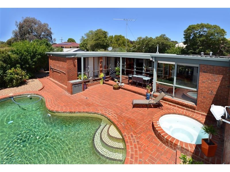 42 Darrambal Crescent, Leopold VIC 3224