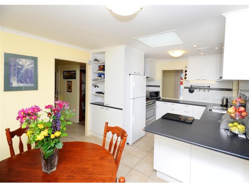 17 Cornthwaite  Crescent, Leopold VIC 3224