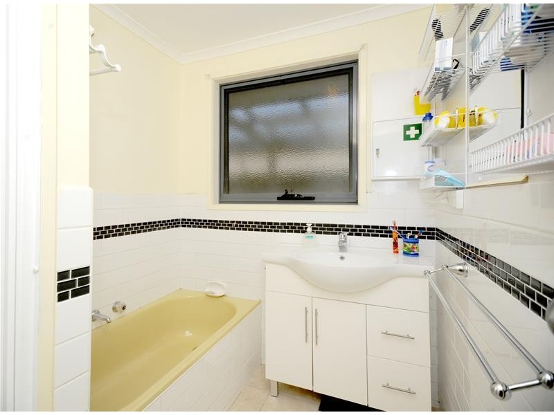 17 Cornthwaite  Crescent, Leopold VIC 3224