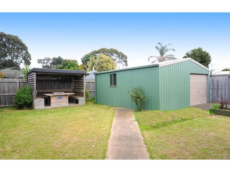 17 Cornthwaite  Crescent, Leopold VIC 3224