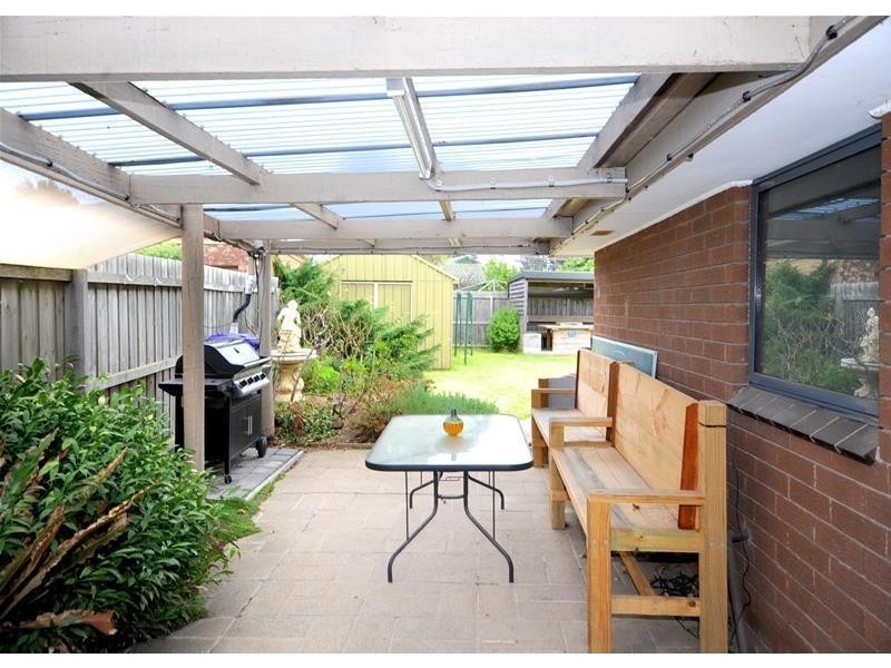 17 Cornthwaite  Crescent, Leopold VIC 3224