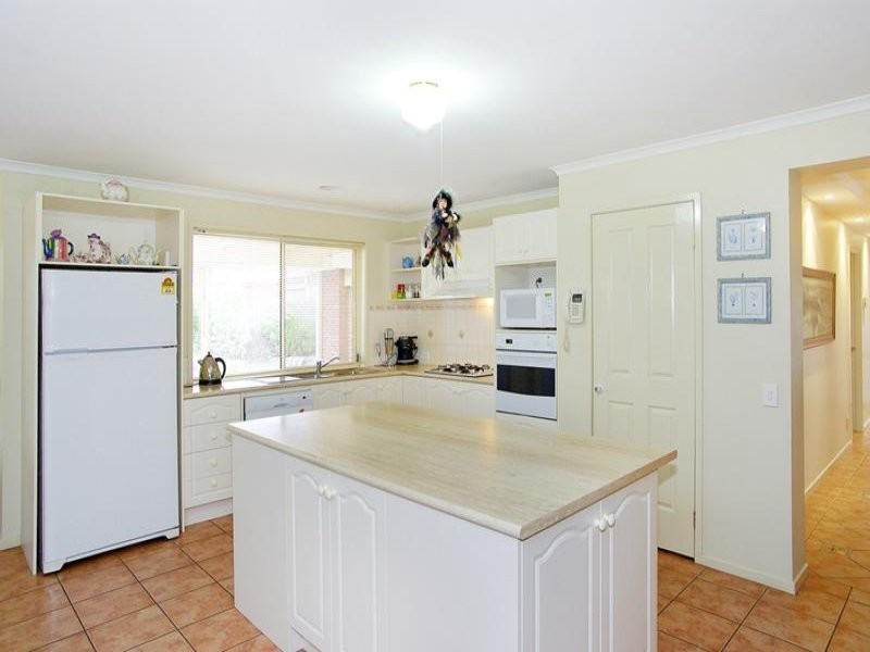 38 Balmoral Gardens, Leopold VIC 3224