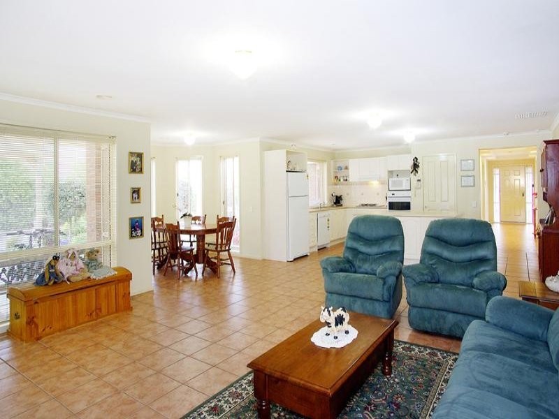 38 Balmoral Gardens, Leopold VIC 3224