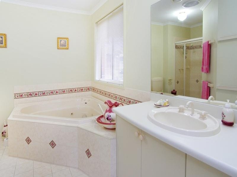 38 Balmoral Gardens, Leopold VIC 3224