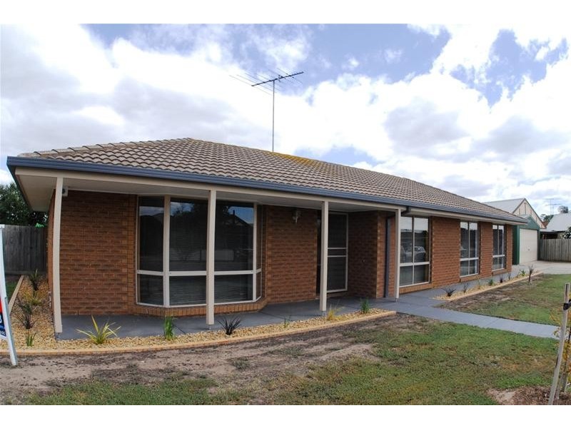 9 Meadenhall Drive, St Albans Park VIC 3219