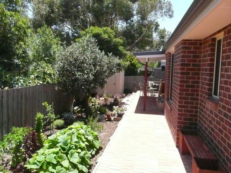 2/7 Gallois Gardens, Leopold VIC 3224