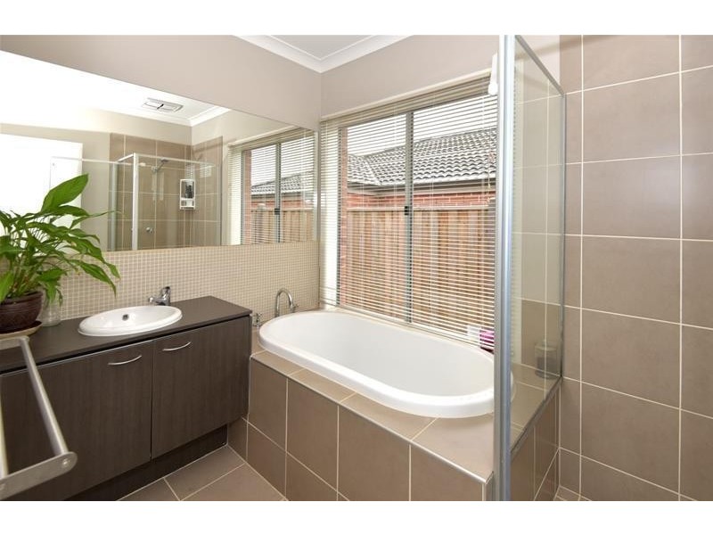 7 Parkfront Drive, Leopold VIC 3224