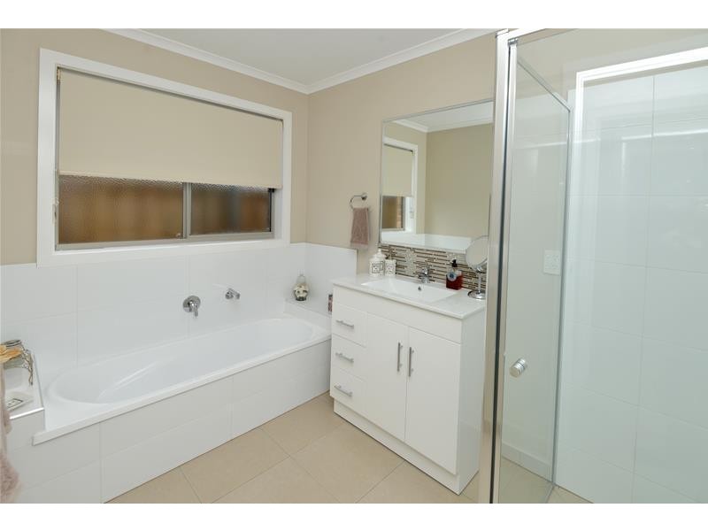 4 Iluka Lane, Leopold VIC 3224