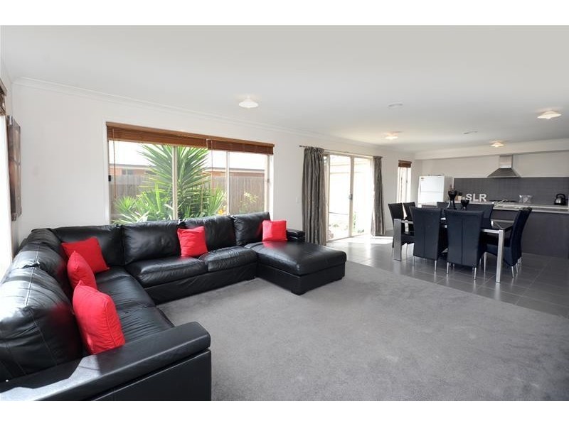 25 Yeoman Crescent, Leopold VIC 3224