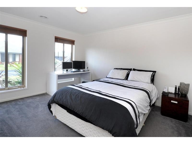 25 Yeoman Crescent, Leopold VIC 3224