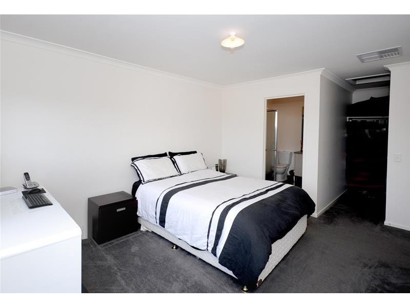 25 Yeoman Crescent, Leopold VIC 3224