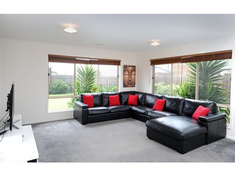 25 Yeoman Crescent, Leopold VIC 3224