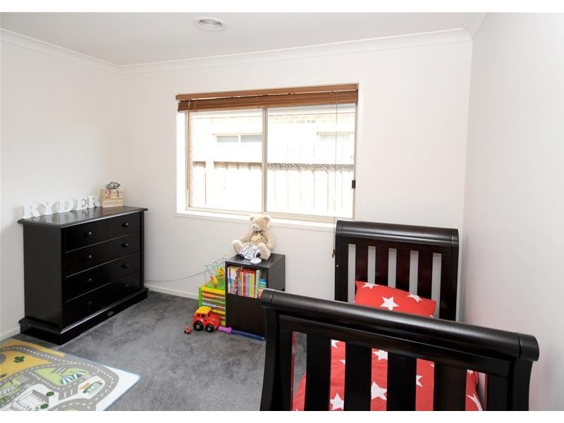 25 Yeoman Crescent, Leopold VIC 3224