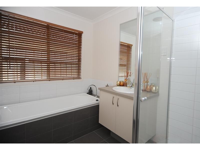 25 Yeoman Crescent, Leopold VIC 3224