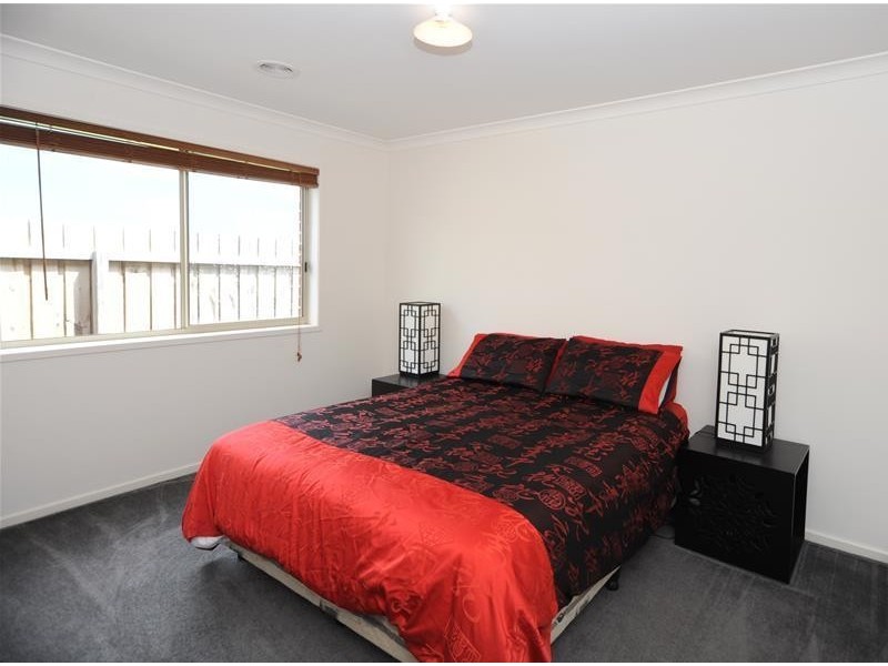 25 Yeoman Crescent, Leopold VIC 3224