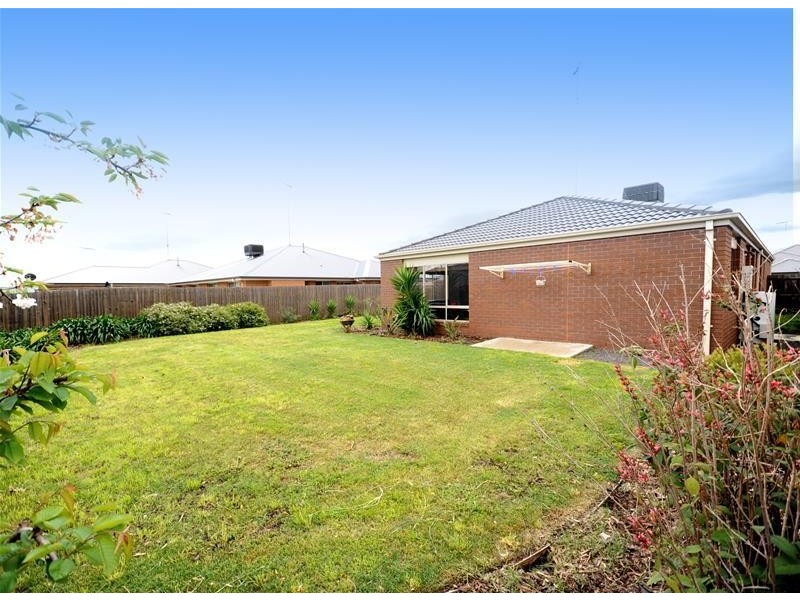 25 Yeoman Crescent, Leopold VIC 3224