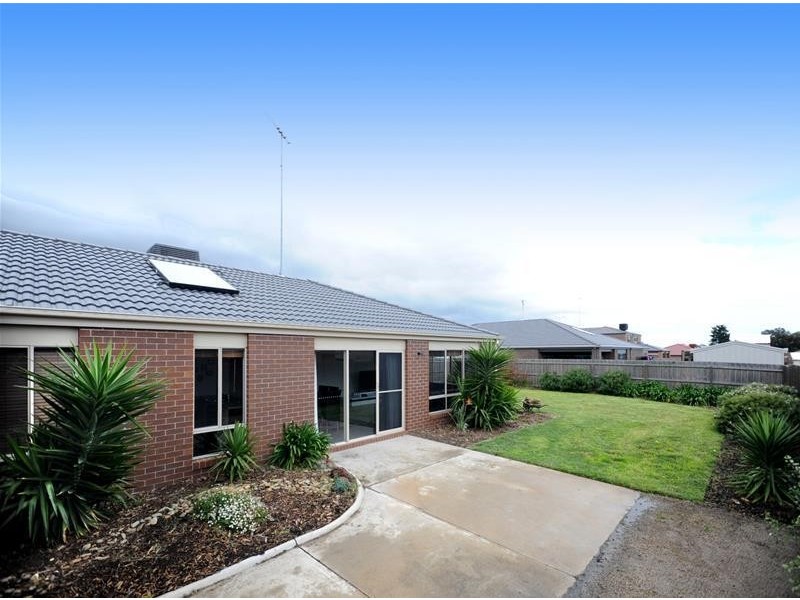 25 Yeoman Crescent, Leopold VIC 3224