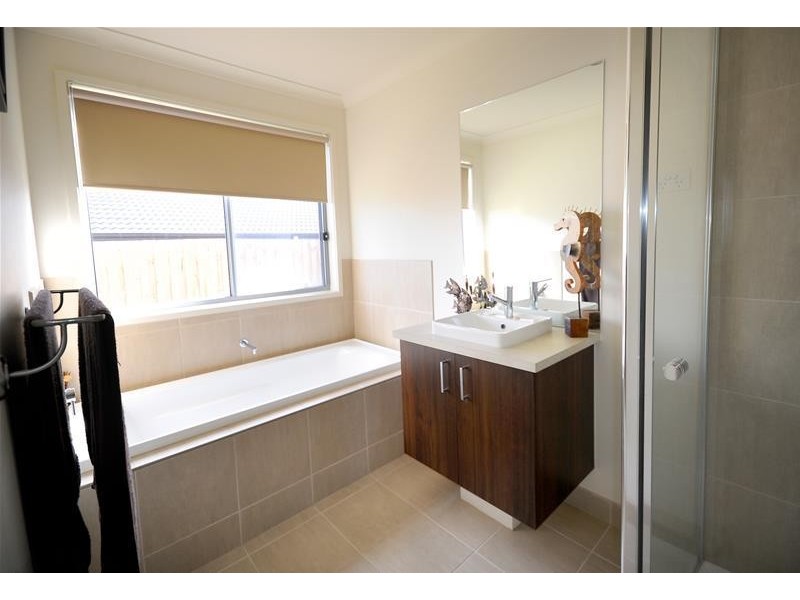 18 Pickworth Drive, Leopold VIC 3224