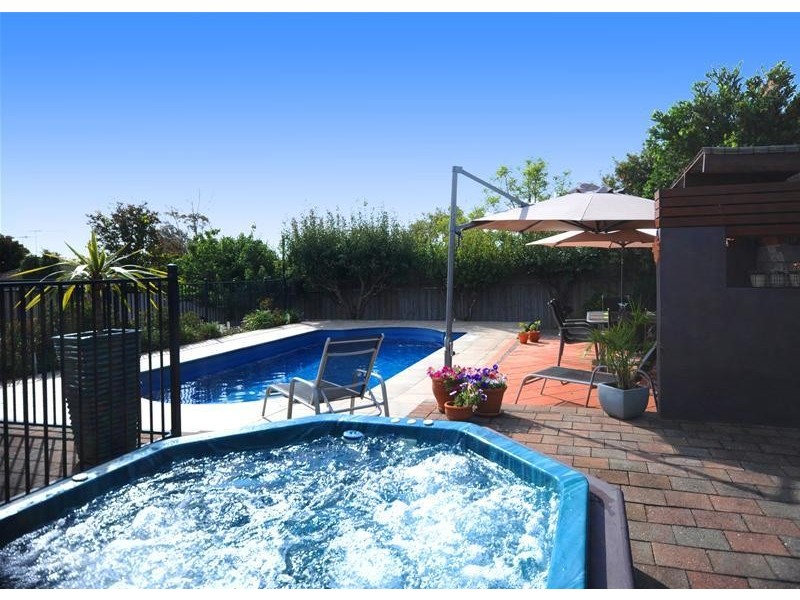 35-37 Cornthwaite Crescent, Leopold VIC 3224