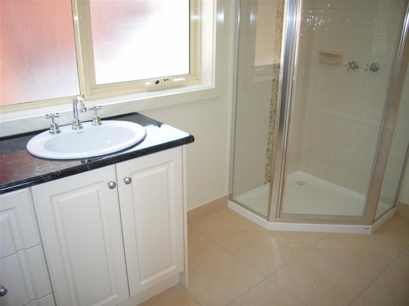 2/12 Kylemore Court, Leopold VIC 3224