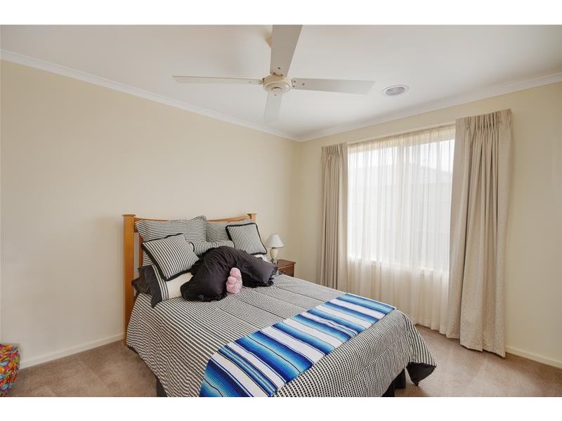 16 Silver Gull Court, Leopold VIC 3224
