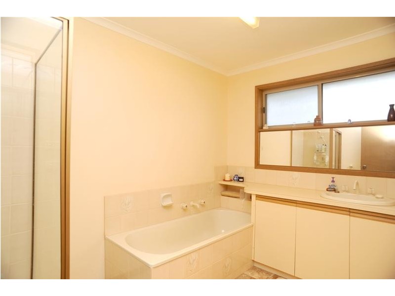 33 Cornthwaite Crescent, Leopold VIC 3224