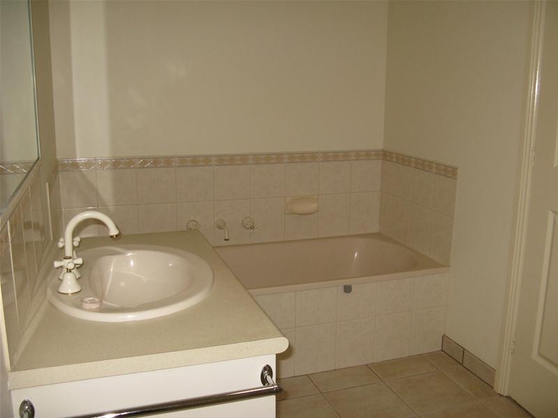 4 Bradman Court, Leopold VIC 3224