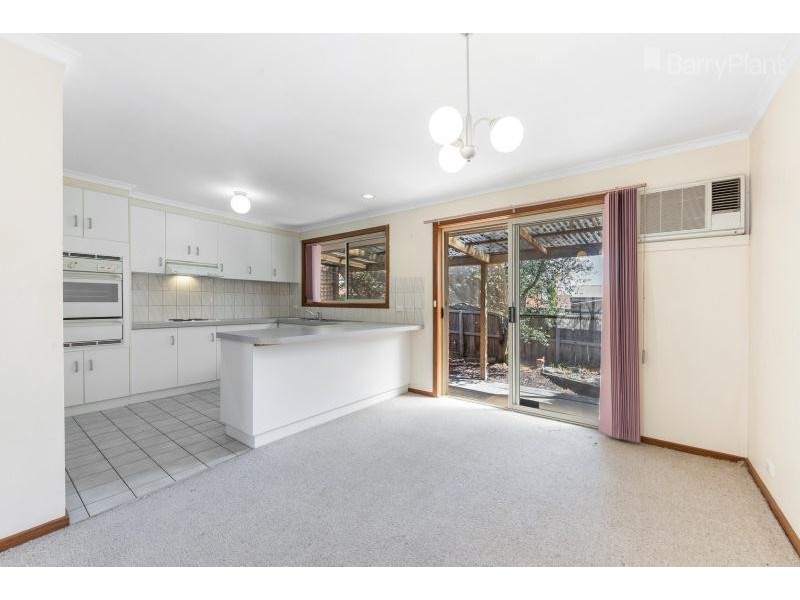 2/18 Donvale Drive (in Yarrayne St) Drive, Leopold VIC 3224