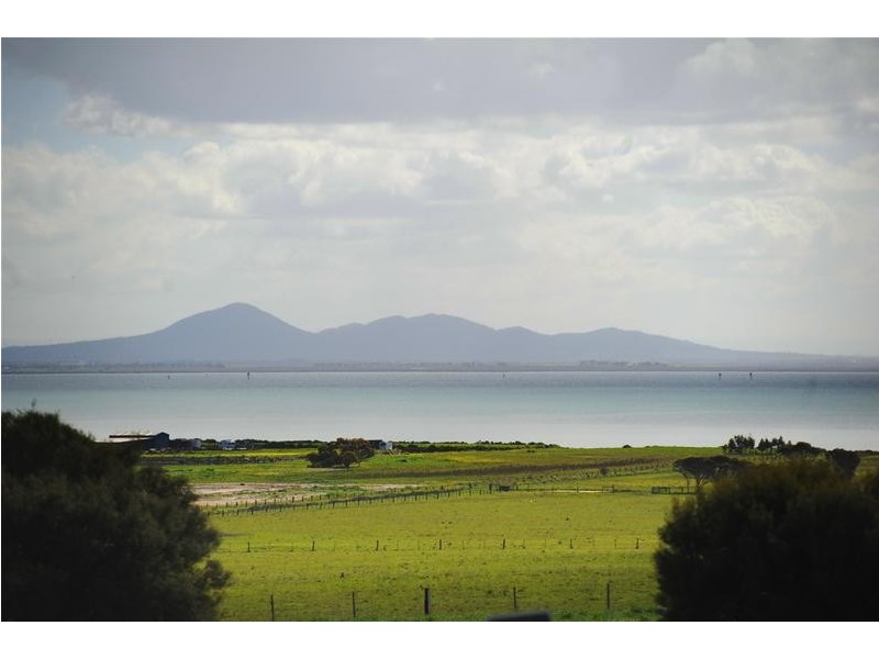 33 Viewbay Drive, Leopold VIC 3224