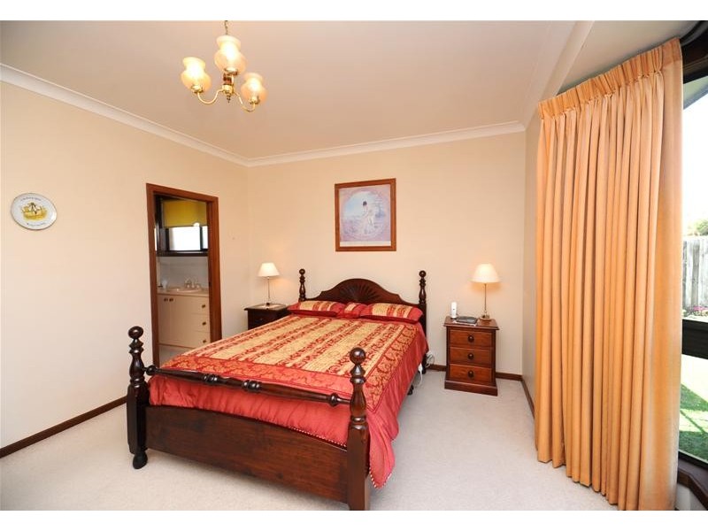 33 Viewbay Drive, Leopold VIC 3224