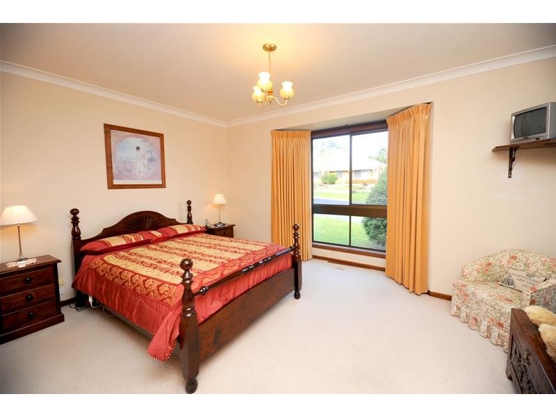 33 Viewbay Drive, Leopold VIC 3224