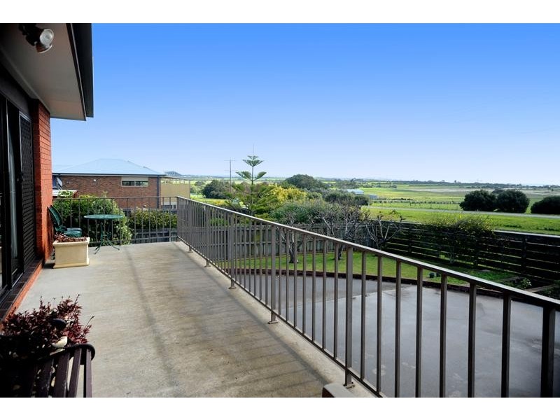 33 Viewbay Drive, Leopold VIC 3224